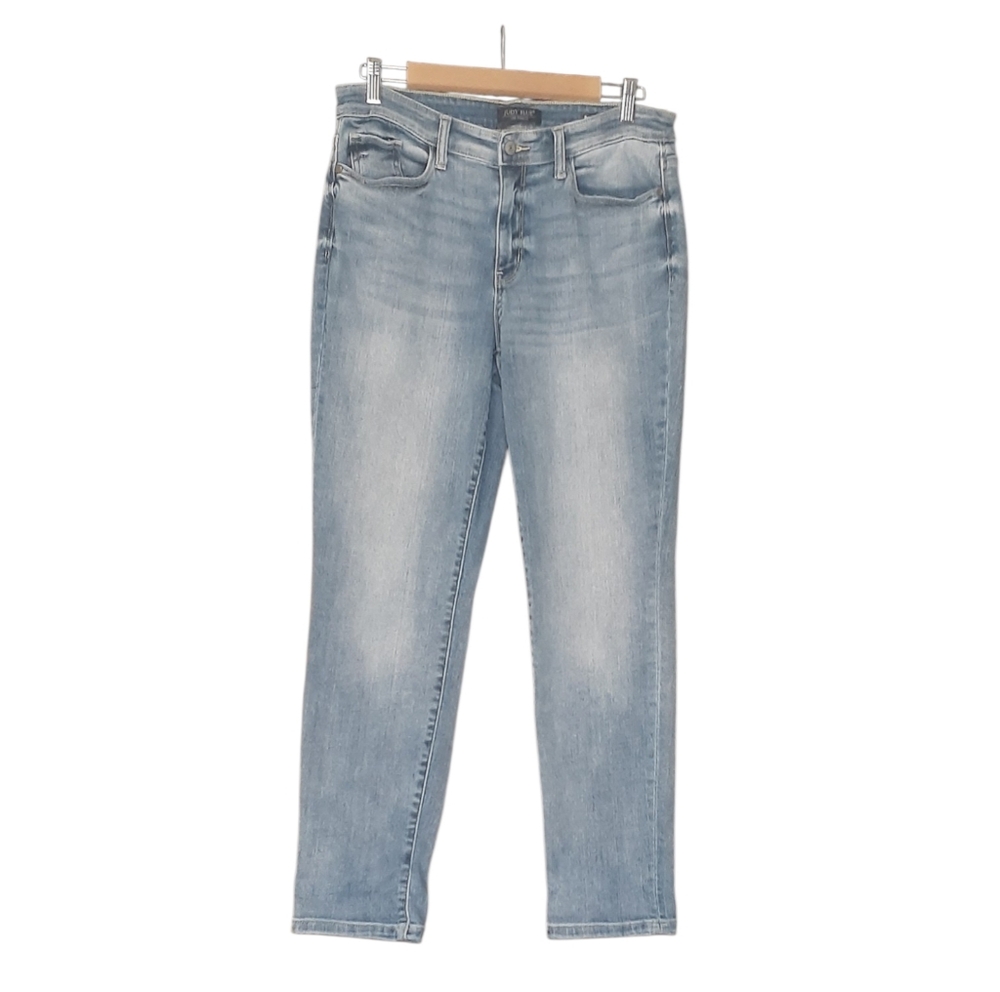 Judy Blue Light Blue Jeans. Size 9/29. No holes Or stains.